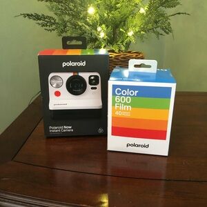 Brand New Polaroid Now Gen 2 Instant Film Camera & 40 ok 600 Film